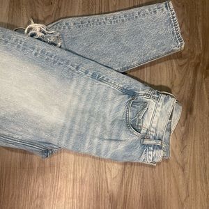 American Eagle Knew Ripped Mom Jean